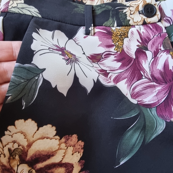 Chapter One Super Comfy Pull-On Floral Pants - Picture 4 of 11